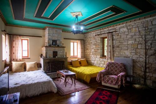 Atpūtas zona naktsmītnē Cozy traditional house in Kato Pedina- To Petrino