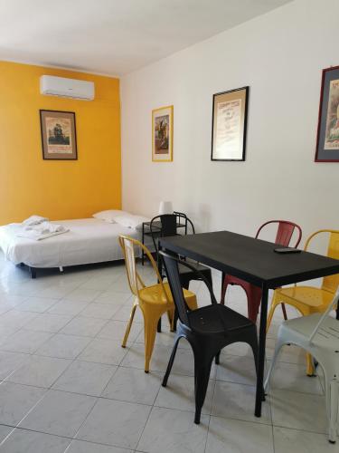 a room with a table and chairs and a bed at CannetoMare in Canneto