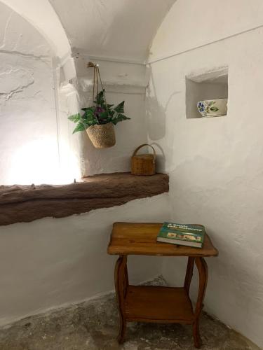 a small table in a room with a window at Casa dos Tios Estremoz-veiros in Veiros