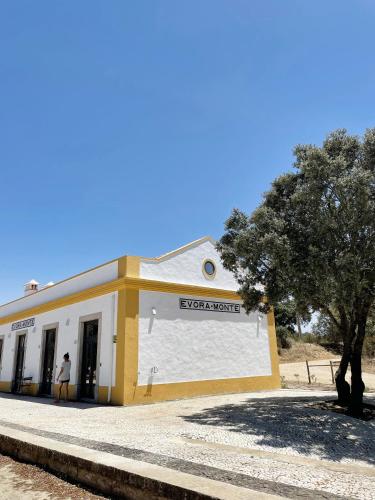 Το κτήριο όπου στεγάζεται  το διαμέρισμα