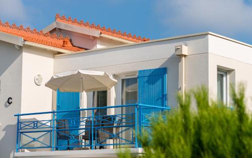 Το κτήριο όπου στεγάζεται  το ξενοδοχείο διαμερισμάτων