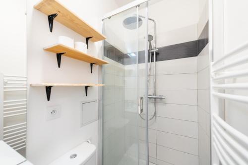Ένα μπάνιο στο Cosy Apparts Brive