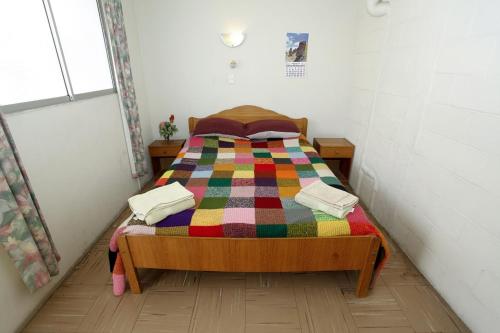 
A bed or beds in a room at Hostal Sunny Days
