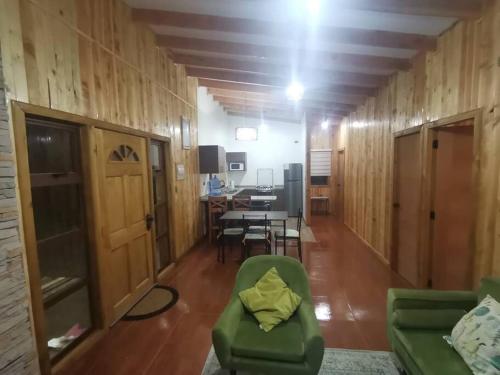 Cabaña Relmu Osorno con tinajaにあるキッチンまたは簡易キッチン