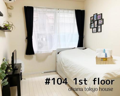 a bedroom with a bed and a window at OHANA TOKYO HOUSE - Vacation STAY 71476v in Tokyo