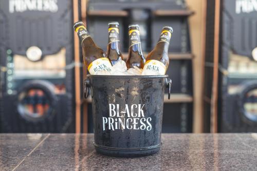 a bucket filled with bottles of beer sitting on a table at Lagoon Prime Hotel in Lagoa Santa