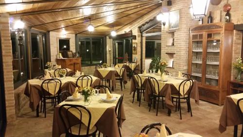 Un restaurante u otro lugar para comer en Agriturismo Tre Querce