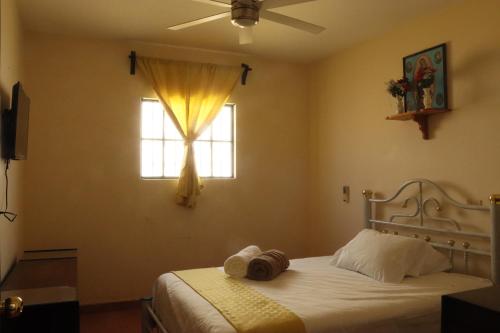 a bedroom with a bed and a window at Casa Dolores in Dolores Hidalgo