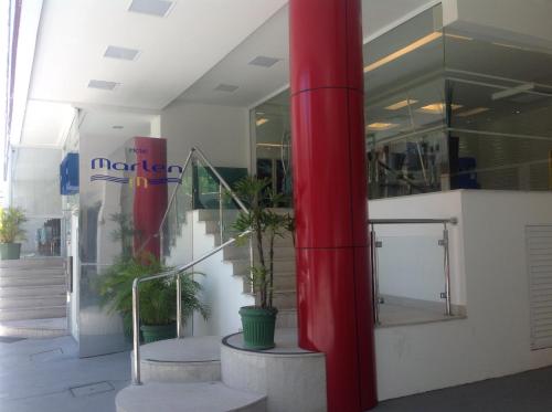 a red pole in front of a store at Hotel Marlen in Cabo Frio