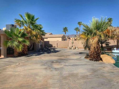 Gambar di galeri bagi ULTIMATE BACKYARD-POOL/SPA. SLIDE. LAKEVIEW. BALL di Lake Havasu City