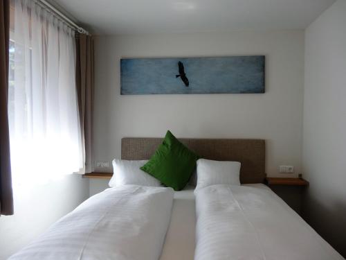 Ein Bett oder Betten in einem Zimmer der Unterkunft Bhome Gästehaus b&b / Apartments