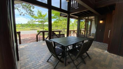 Balkón nebo terasa v ubytování Tabinoteitaku Yakurai Cottage