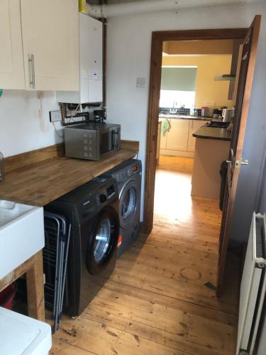 a kitchen with a washing machine in a kitchen at 4 bedroom house walking distance to Silverstone C in Silverstone
