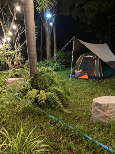 Un jardín fuera de Keith Ratchaburi
