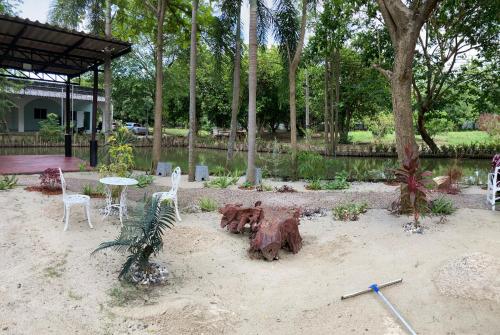 Un jardín fuera de Keith Ratchaburi