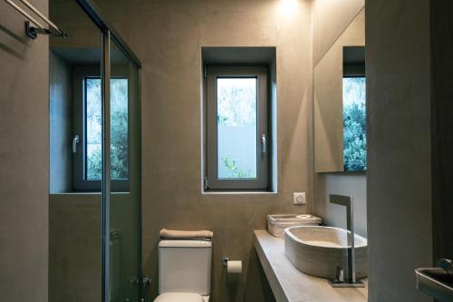 Ένα μπάνιο στο Melampes Villa