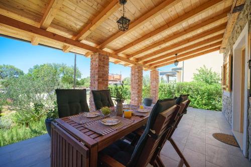 Country House Frane near Krka Waterfalls & Šibenik