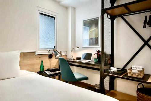 Kama o mga kama sa kuwarto sa C Central Hotel- Đề Thám Bùi Viện Walking Street