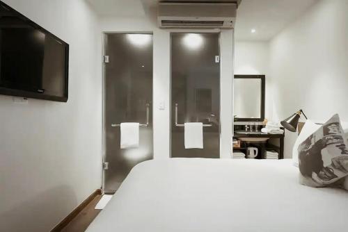 Säng eller sängar i ett rum på C Central Hotel- Đề Thám Bùi Viện Walking Street