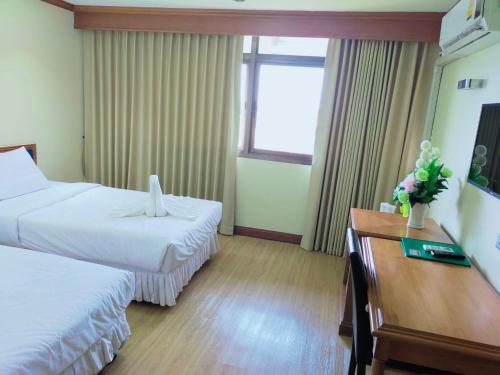 Katil atau katil-katil dalam bilik di Phuphanplace Hotel