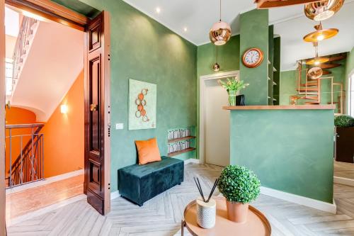 a living room with a green wall at Ripetta Natural Suites in Rome