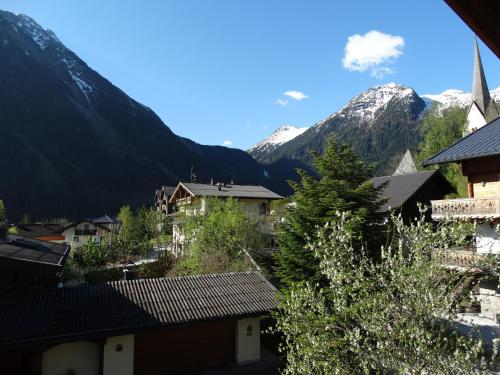 a view of a village with mountains in the background at Gästehaus Posch in Krimml