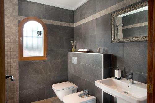 Phòng tắm tại Villa Orlando by Aguilarent