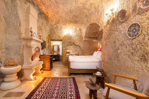 Ванна кімната в Kayata Cave Suites Special Class