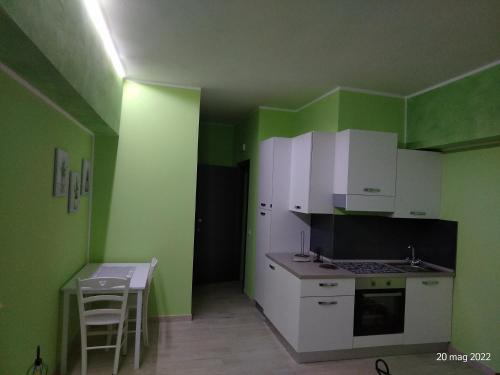 Kuchyňa alebo kuchynka v ubytovaní ALLOGGIO VERDE nel CUORE DI SORIANO