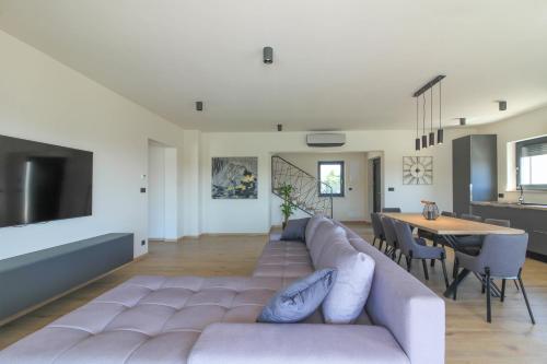 Modern villa with private pool in Pula