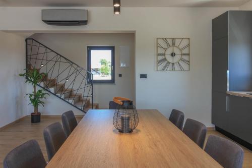 Modern villa with private pool in Pula