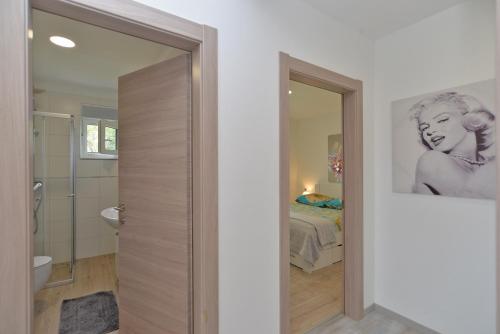 House Mirna 2177