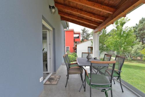 House Mirna 2177