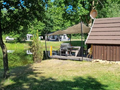Un jardín fuera de Glamping Heidekamp