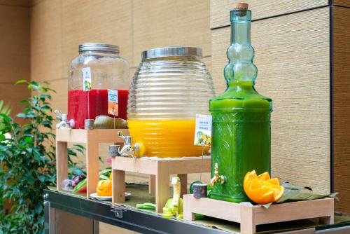 a shelf with two glass jars of orange juice at Hotel Ibersol Atrio del Mar in Los Alcázares