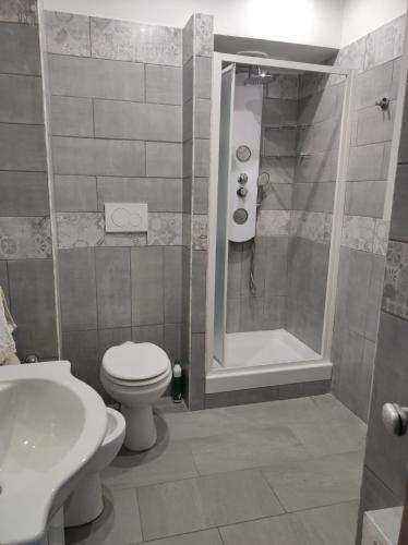 Ένα μπάνιο στο Fiuggiamo House