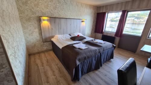 Кровать или кровати в номере Strand Fjordhotel