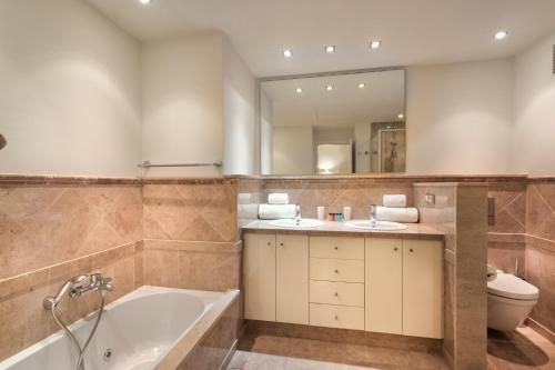Alzaro 02 DELUXE SEA VIEW 2B