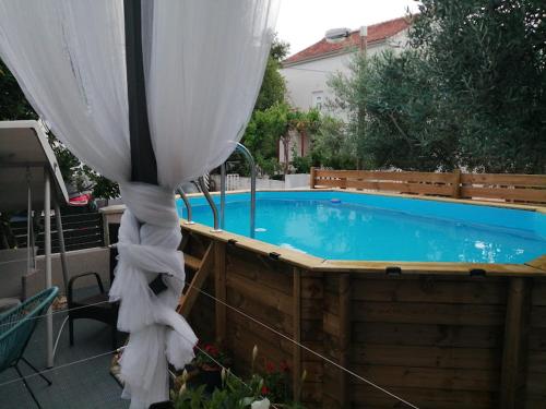 Bazén v ubytování Holiday Home Slavica, prizemlje objekta nebo v jeho okolí