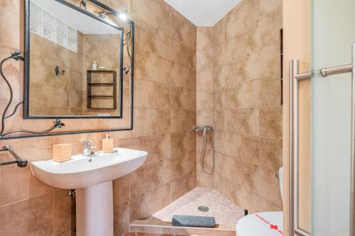 A bathroom at Ca Na Pepa