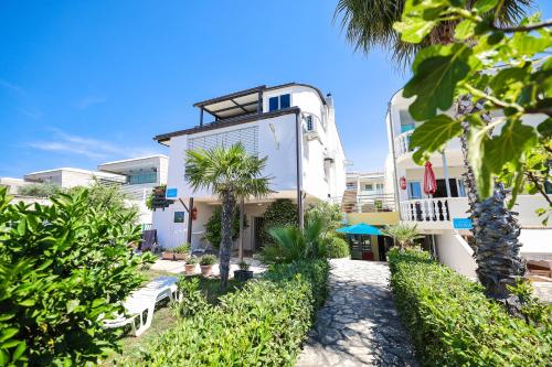 Gallery image of Apartments Malic in Petrcane