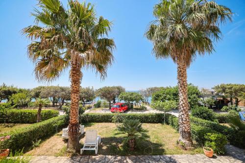 Jardí fora de Apartments Malic