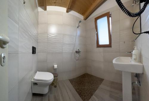 Koupelna v ubytování ELMA Guest House