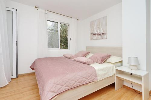 En eller flere senge i et værelse på Villa Green Bay