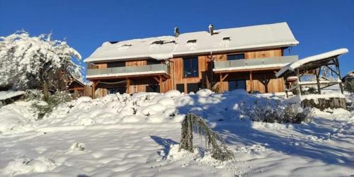 SOUKAVATi TOUSBHITA AKANISHTA KEAJRA im Winter