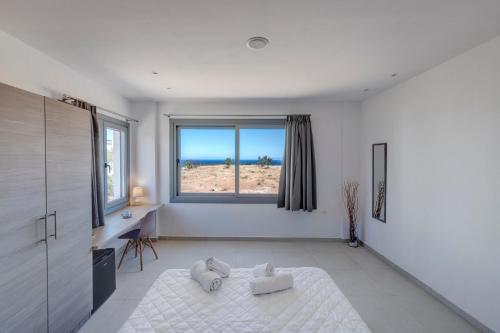 Gallery image of Chrysonisos Suites with Sunset & Seaviews near Kini in Ano Syros
