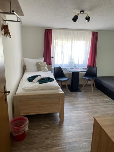 Ein Bett oder Betten in einem Zimmer der Unterkunft Gasthof zum Bären B&B