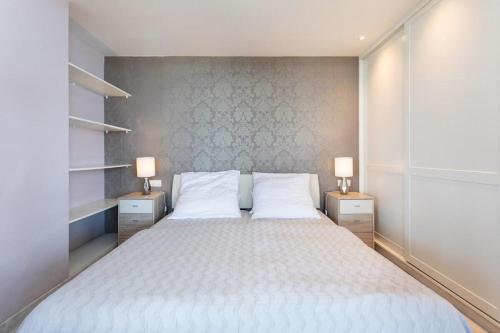 Posteľ alebo postele v izbe v ubytovaní Prime Homes Playa Jardín Studio