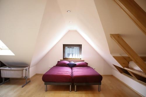 Katil atau katil-katil dalam bilik di Lovely apartment in city Center of Jelenia Gora.