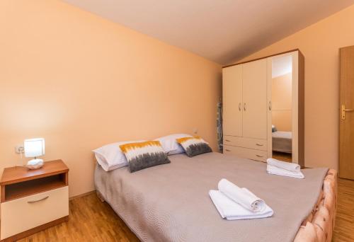 Posteľ alebo postele v izbe v ubytovaní Poolincluded - Holiday Home Maslina